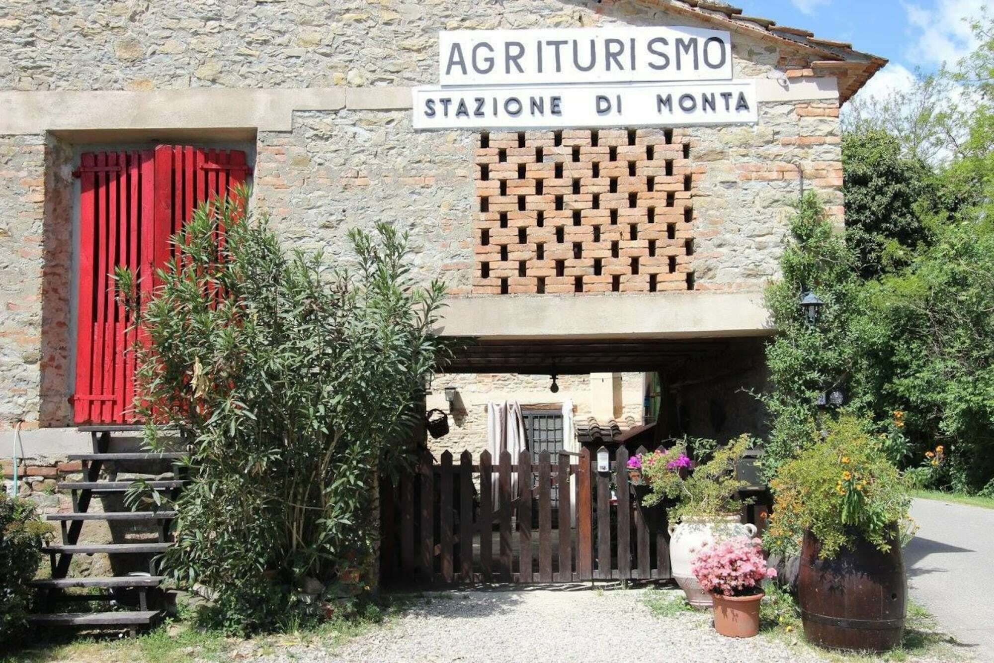 Agriturismo Stazione Di Monta Vicchio Ngoại thất bức ảnh